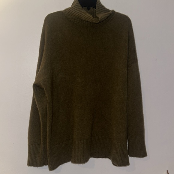 Lafayette 148 New York Turtleneck Sweater in Green Knit - PRELOVED - Picture 5 of 17